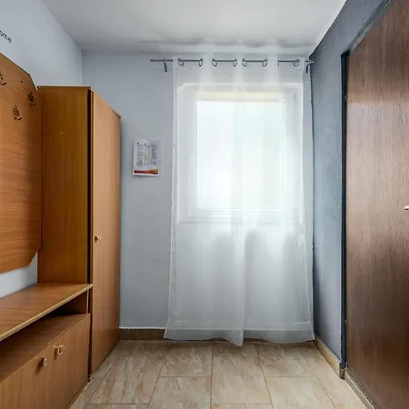 Apartment 1 Bedroom Beautiful In *