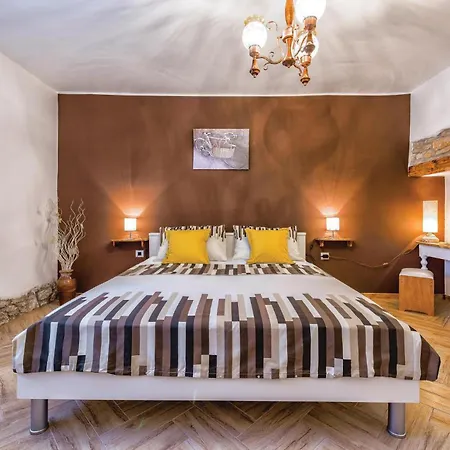 1 Bedroom Beautiful In Apartment Divsici
