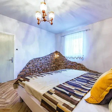 Apartment 1 Bedroom Beautiful In Divsici
