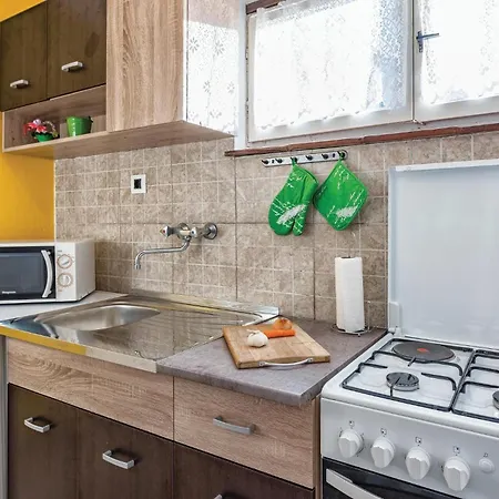 1 Bedroom Beautiful In Apartman